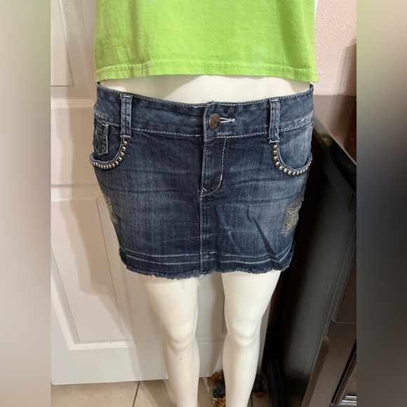 (15) Guess Jeans. Denim Mini Skirt - Picture 1 of 15